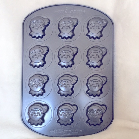 $10 or 3/$20 Elf on the Shelf Cookie Treat Pan by Wilton - Picture 2 of 5